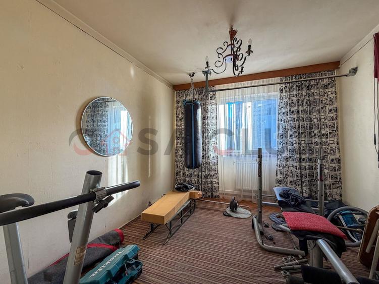 4 camere decomandate etaj intermediar, zona ''La Terenuri"