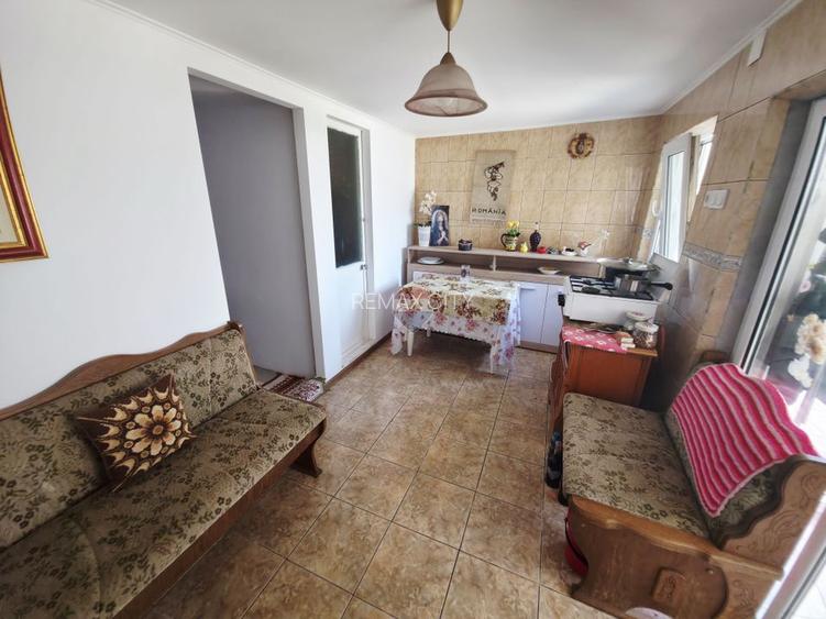 Casă / Vilă cu 3 camere de vânzare - 36