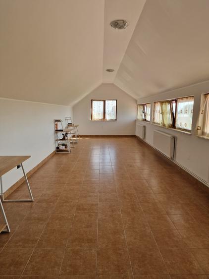De Vanzare Casa Dumbraveni