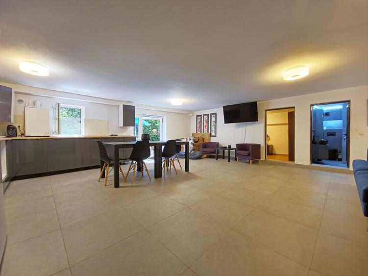 Apartament cu 3 camere, 80mp, curte 100mp, Manastur zona Campului