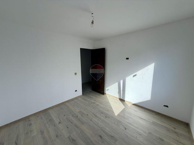 Casă de vanzare Golesti 4 camere 3 bai