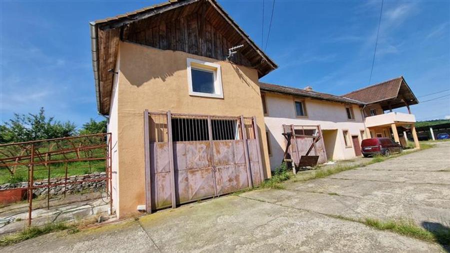 Farliug Servis Auto 65 000 euro,Corp camere 45 000 euro