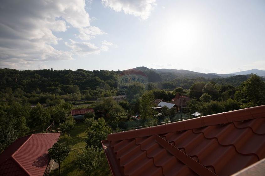 Casă / Vilă cu 8 camere de vânzare