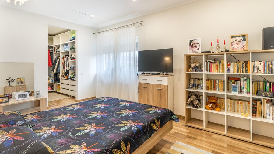 Casa individuala, cu piscina, pe strada privata, cartier Borhanci