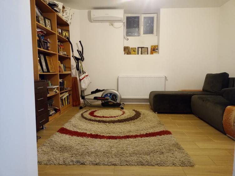 Două camere într-o vilă interbelică de pe Bd. Dacia – locuință sau birou