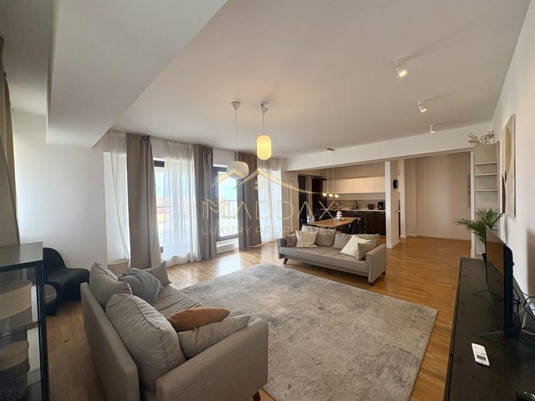 APARTAMENT de LUX cu 3 CAMERE cu Terasa si loc de parcare