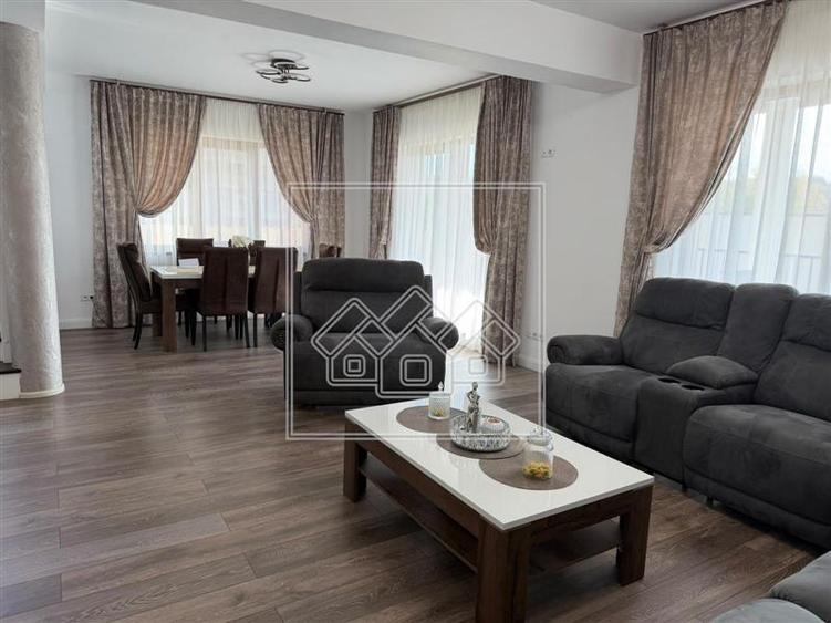 Casa de vanzare, 150 mp, terasa si parcare, Tineretului