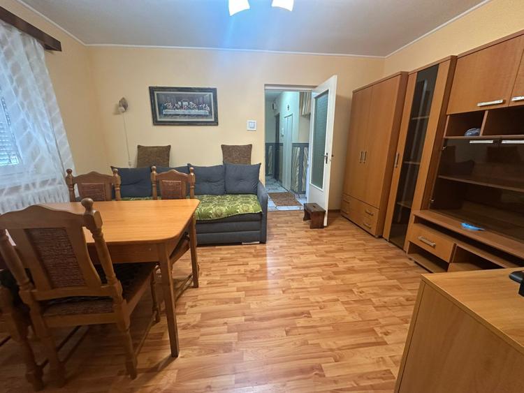 Apartament 2 camere| 39 mp| etaj 3| zona Cugir