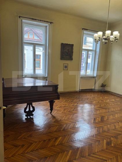 Apartament cu 3 camere, 131 mp, zona Piața Mihai Viteazul