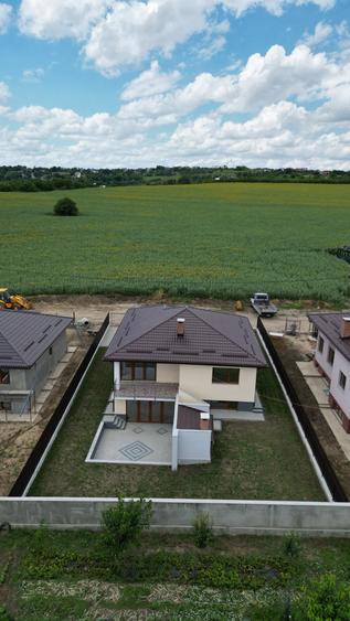 Vila cu 6 camere de vanzare in Ciurbesti