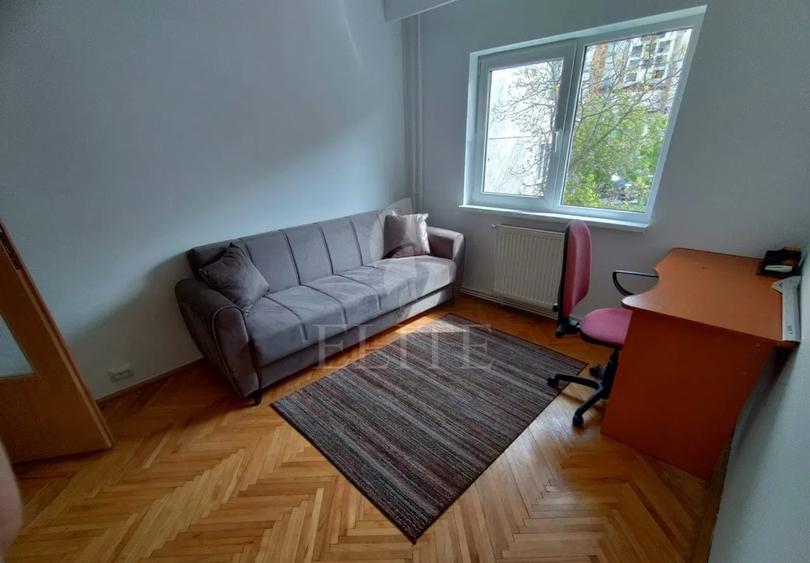 Apartament 4 camere în zona CIPARIU