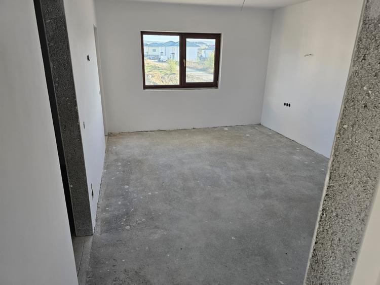Casa individuală , 4 camere , 3 bai ,150 mp , teren 500 , Dezmir