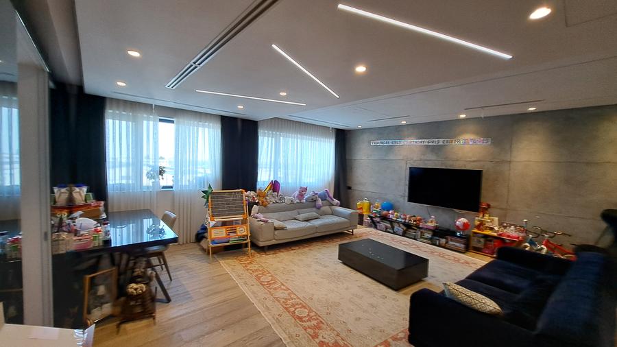 APARTAMENT 4 CAMERE CU SCARA INTERIOARA TIP LOFT -ULTRA LUX
