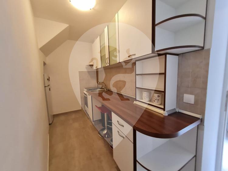 Centrul Istoric| Garsonieră de închiriat-35 m2| curte
