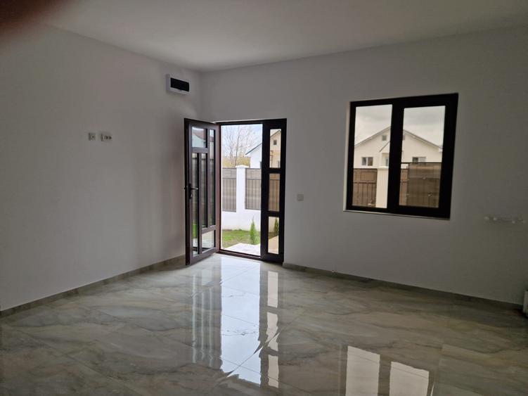 Agenție imobiliară vindem casă in Lumina