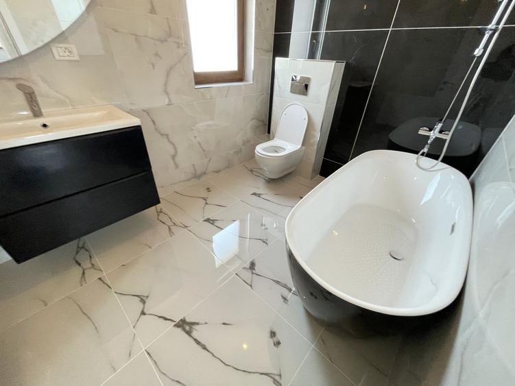 Duplex despartit prin spatiu tehnic