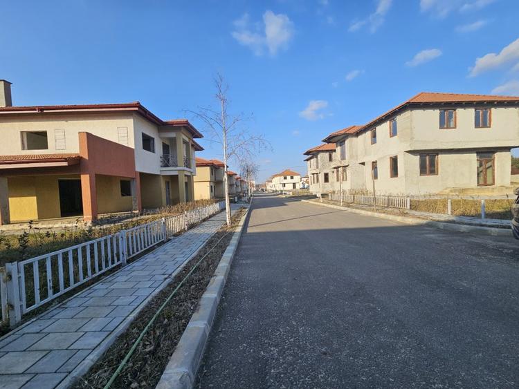 Teren de vanzare in Corbeanca - 3937 mp, amplasat intr-un cartier rezidential.