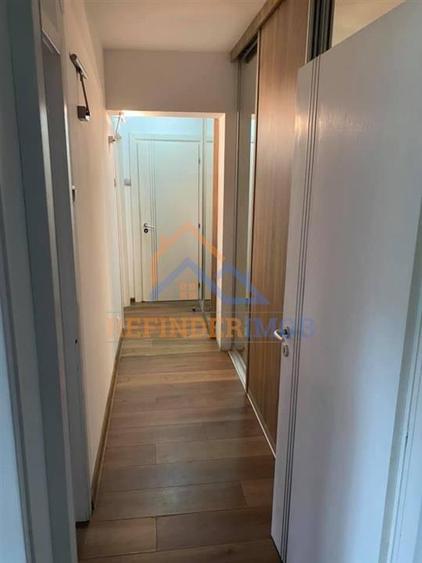 Apartament de vanzare cu 3 camere, zona Titan - Piata Minis