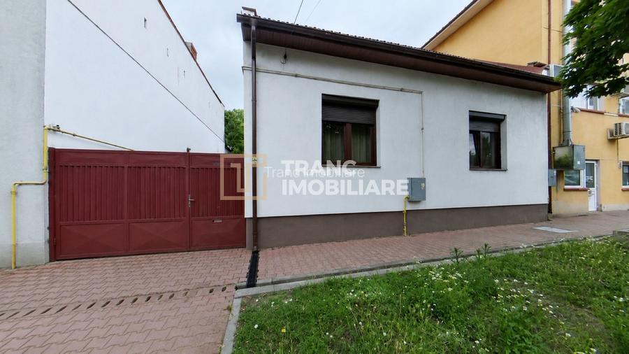 Casa de închiriat în Parneava / Curte spațioasă și confort - 2