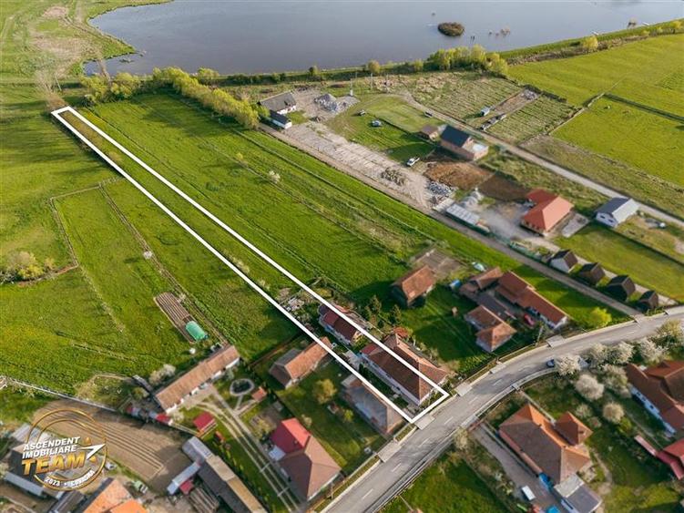 Doua case,un singur camin:spatiu generos si liniste, la marginea statiunii Covas