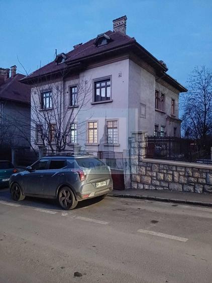 2 Apartamente,  Demisol+Parter, 9 camere - zona Centrul Istoric