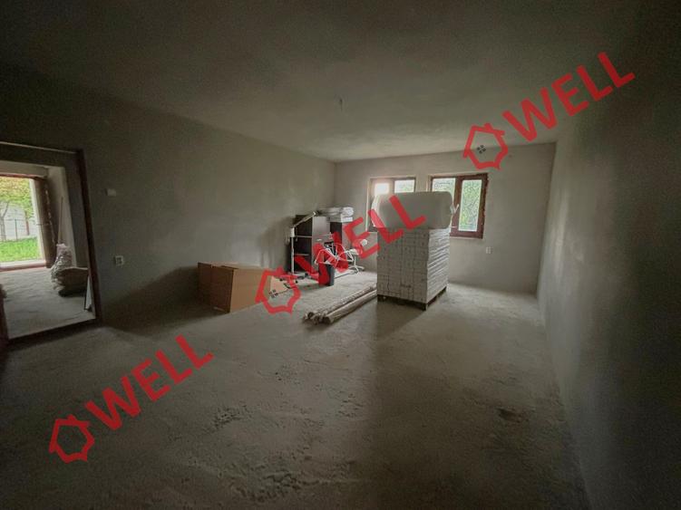 Casă semifinisată cu spații de depozitare de vânzare în zona industrială din Târ