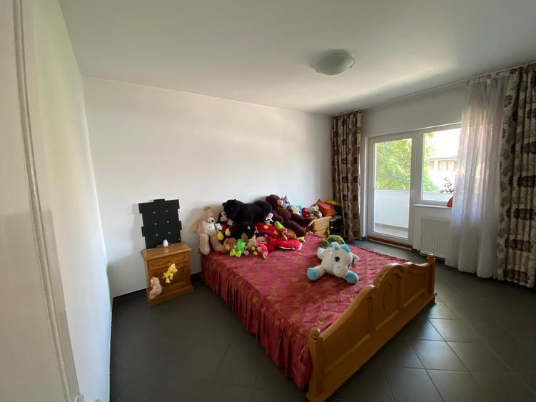 Vanzare casa vila 5 camere zona Crangasi