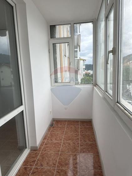 Apartament cu 4 camere de vânzare în zona Calea Romanului