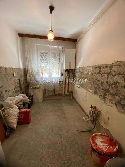 2 DECOMANDATE ETAJUL 2, cu centrala, balcon mare, izolat, Pictor Aman - 5