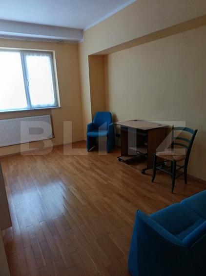 Hala de productie, spatii depozitare, parcare, cladire cu birouri, teren 14474mp
