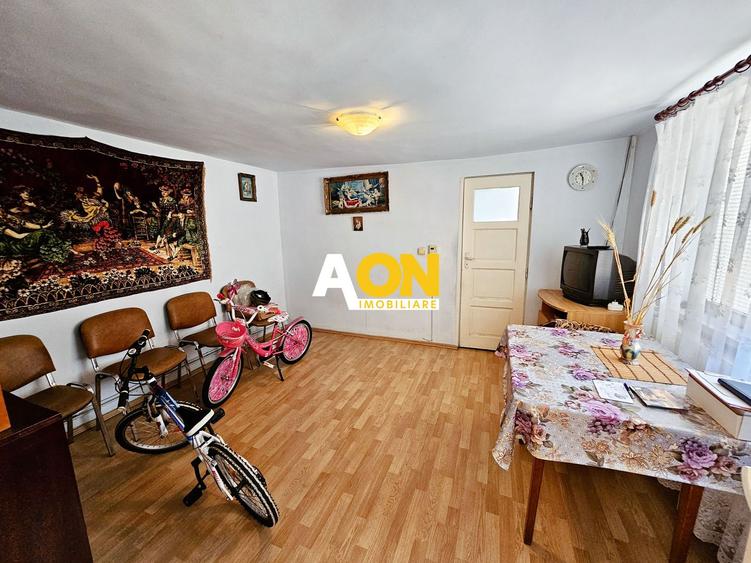 Casa cu 2 corpuri de cladire, 744 mp teren, toate utilitatile, Micesti