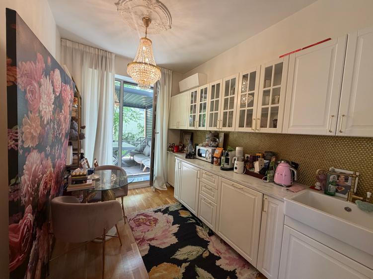 Apartament cu curte 50mp in Luxuria Residence