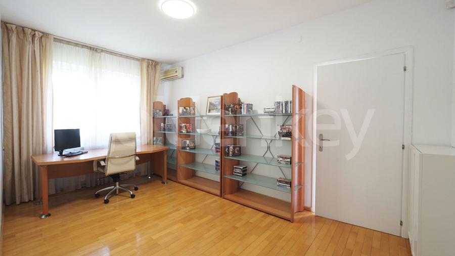 Vila moderna si spatioasa in complex rezidential