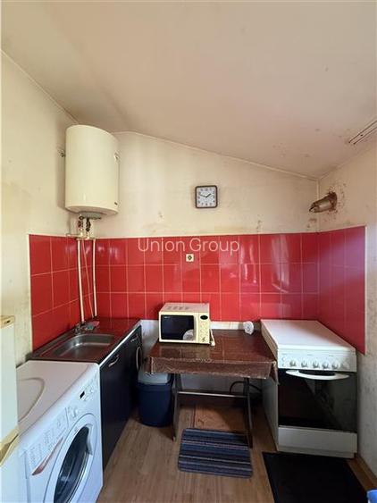 Garsoniera Spatioasa de Vanzare | Zona Poarta 6 - 6