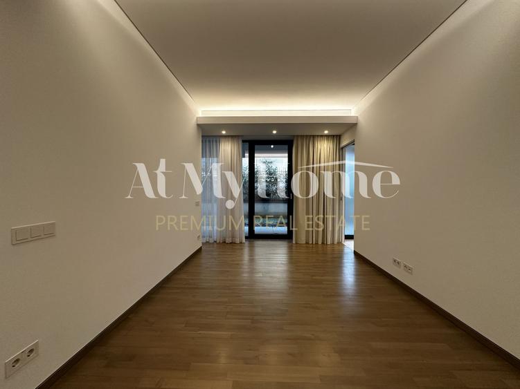 Apartament MODERN cu 4 camere, mobilat partial,finisaje lux, parcare,80mp terasa