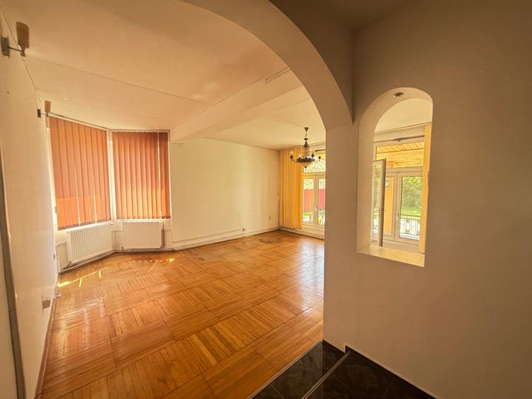 Inchiriez casa noua 5 camere calea Aradului 1600 euro