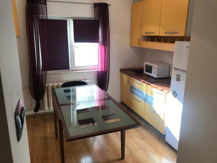 Apartament 3 camere mobilat si utilat modern,bloc de monolit acces metrou ,liber