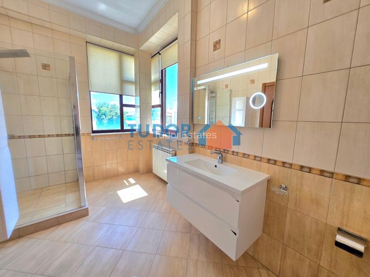Elegant 10-Bedroom Mansion with Private Pool & Landscaped Garden - 13