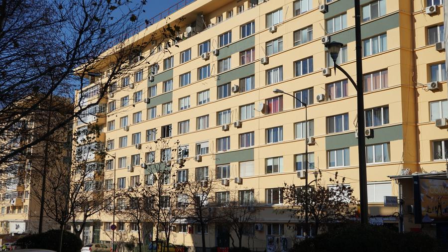 Piata Revolutiei, 2 camere, etaj 7, mobilat complet, bloc solid termoizolat