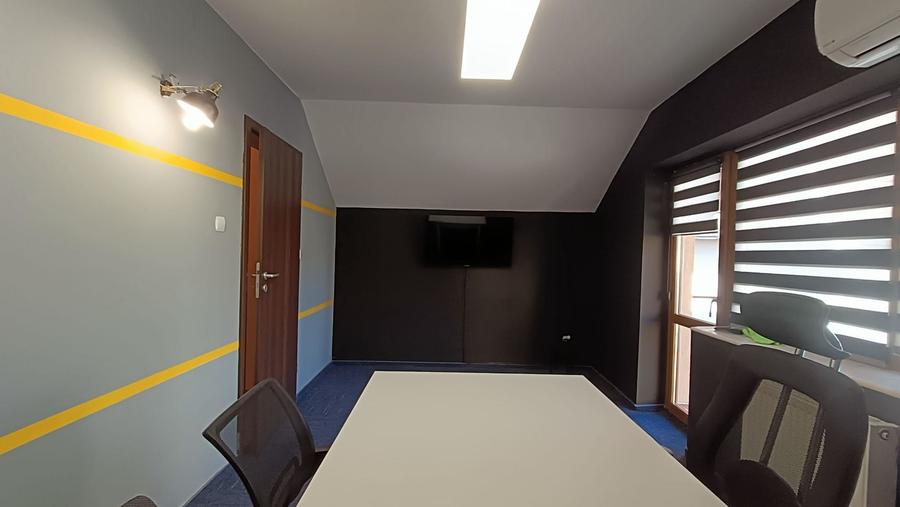 Spatiu de birou la casa cu curte si parcari