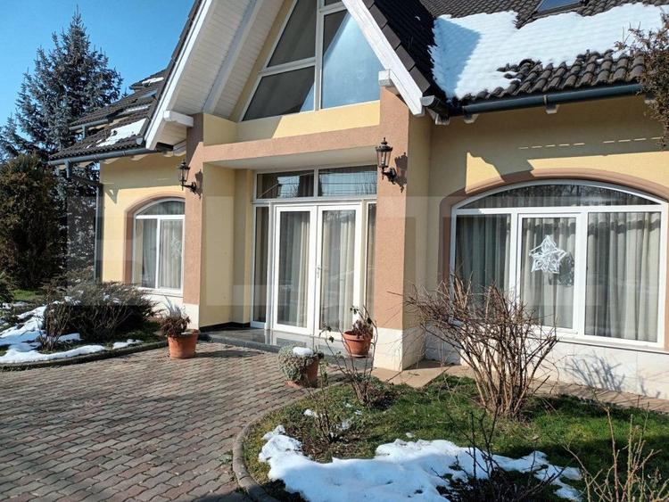 Casa cu 5 camere, 386 mp, Sangeorgiu de Mures, zona Apollo Spa