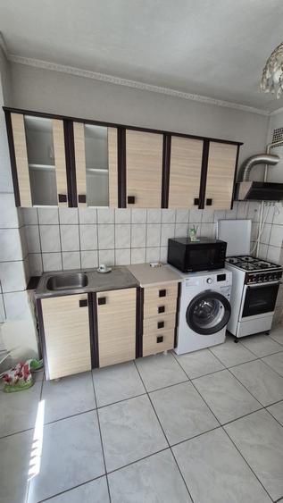 Apartament cu 2 camere de închiriat, etaj intermediar, zona Cetate