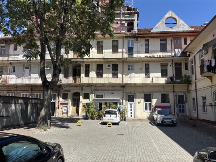 Apartament 129 mp cu vedere spre Crisul Repede si demisol independent in cladire