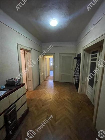 Apartament cu 4 camere 420 mp teren si garaj in Sub Arini Sibiu