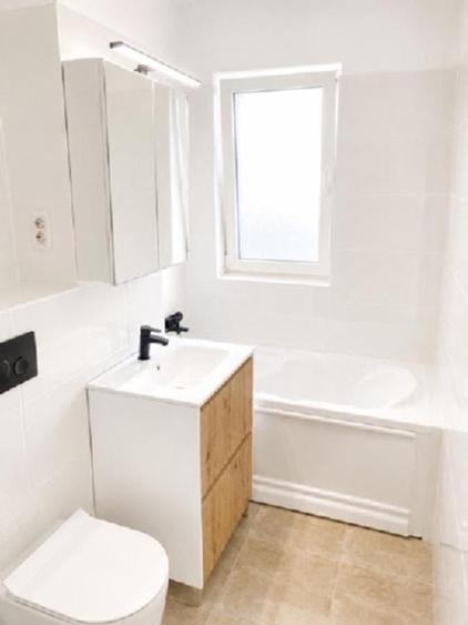 Proprietar vând apartament SubCetate Sânpetru cu 3 camere și 2 băi