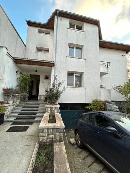 Pantelimon-Fundeni / Apartament 3 cam in vila / Loc de parcare-Curte