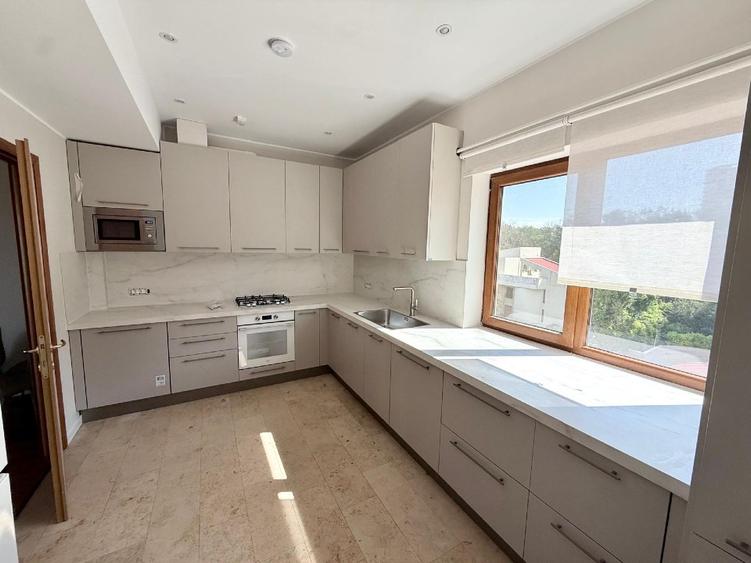 Floreasca/Parcul Verdi inchiriez apart 3 camere 90 mpu mobilat lux