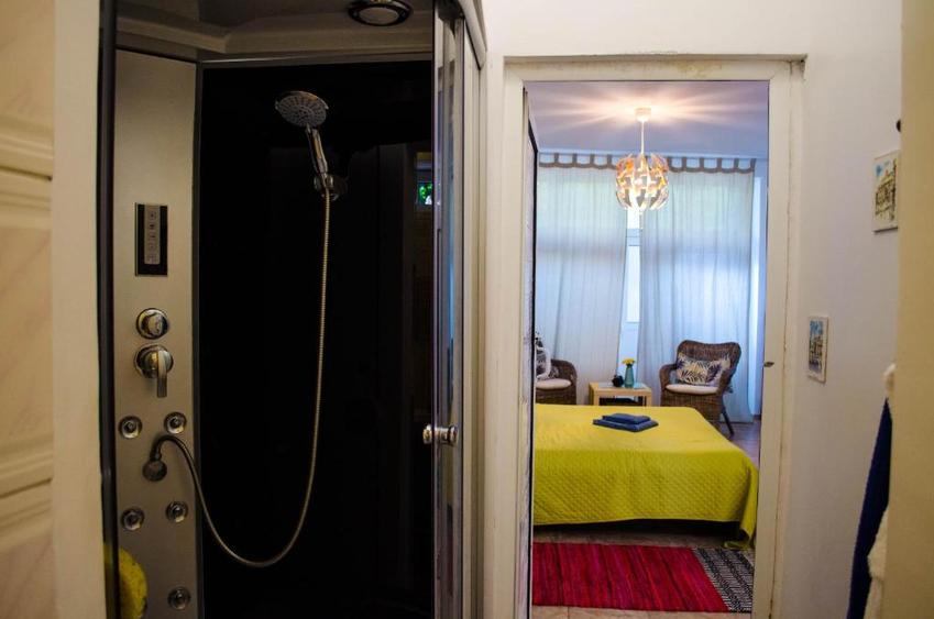 Vila multifamiliala /3 apartamente si 1 studio /Sector 2 /curte individuala