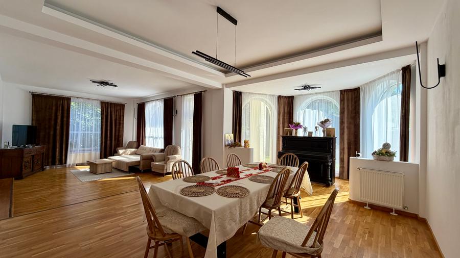 Vilă exclusivistă cu 5 camere si piscină încălzită cu 918 mp teren