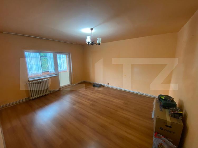 Apartament cu 4 camere, decomandat, 78 mp, 2 bai, et intermediar, Dambul Rotund